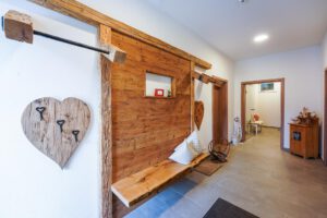 Eingangsbereich mit Eichenholz Garderobe